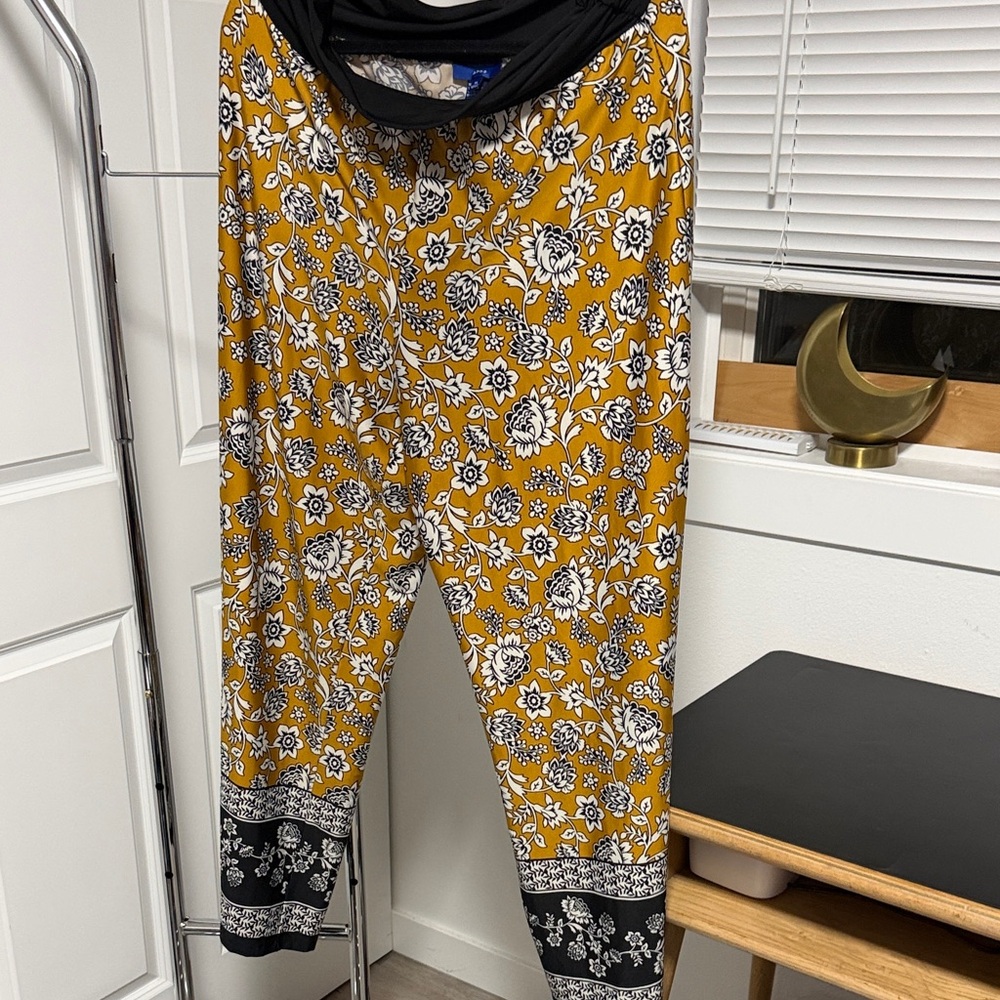 Apt. 9 Mustard and Black Floral Joggers
